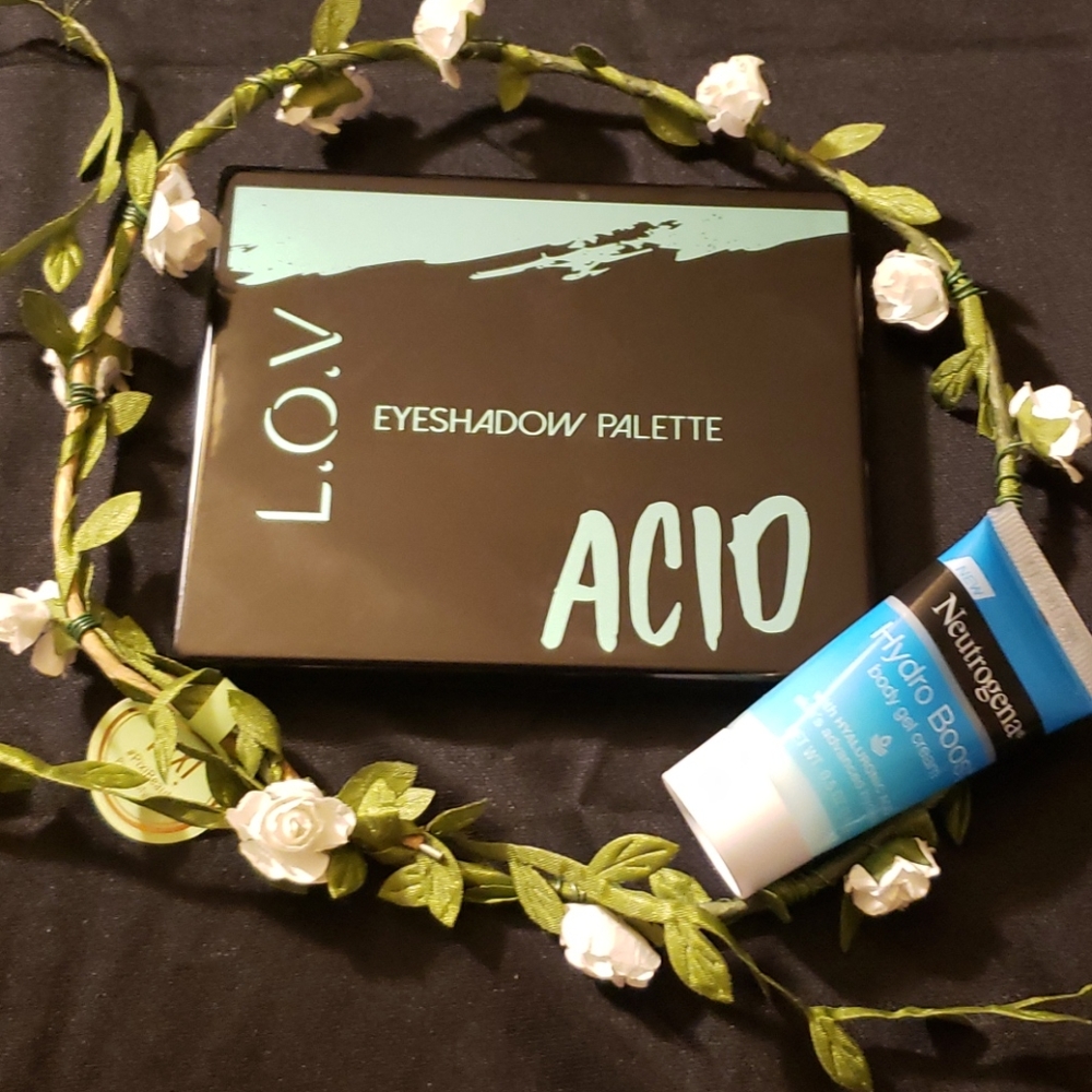 L.O.V Eyeshadow Palette  w bonus Neutrogena  cream